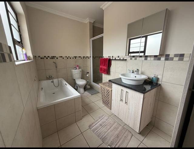 3 BEDROOM TOWNHOUSE FOR SALE IN WATERVAL EAST